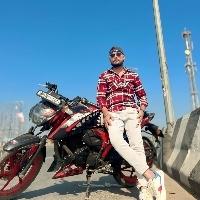 Subhash Searching For Place in Gurgaon, Haryana, India